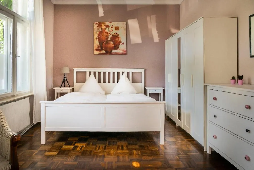 Central Townhouse Berlin-Weissensee - Rueckzugsort Fuer Inspiration Und Entspannung Berlim